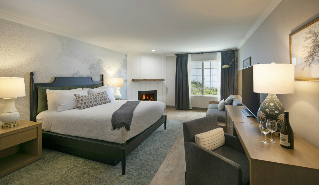 Fireside Inn on Moonstone Beach