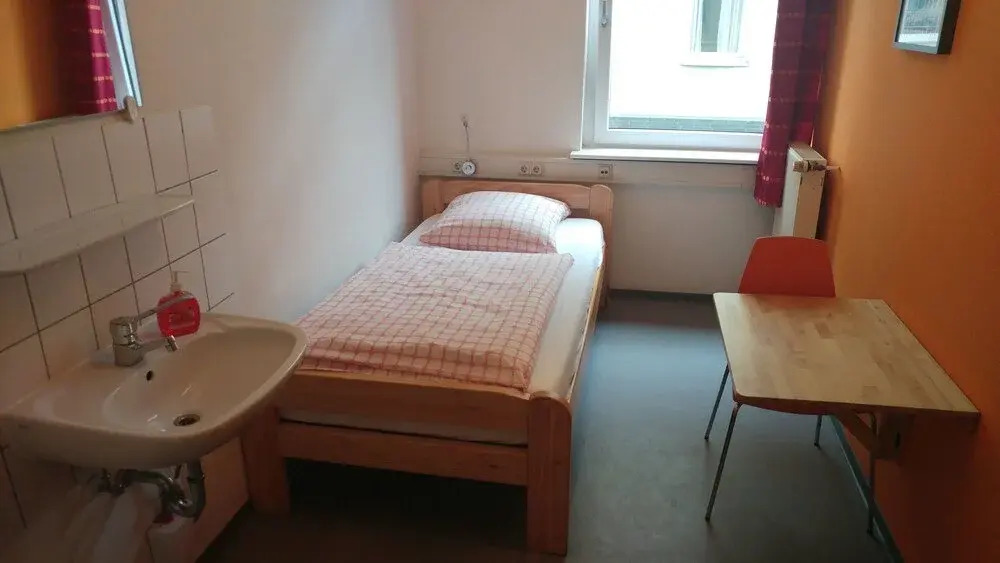 HOSTEL37