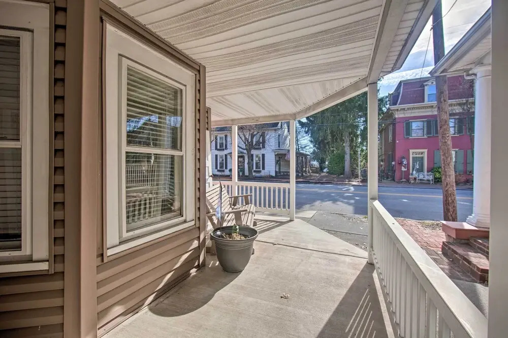 Central Hummelstown Apt: 4 Miles to Hershey Park!