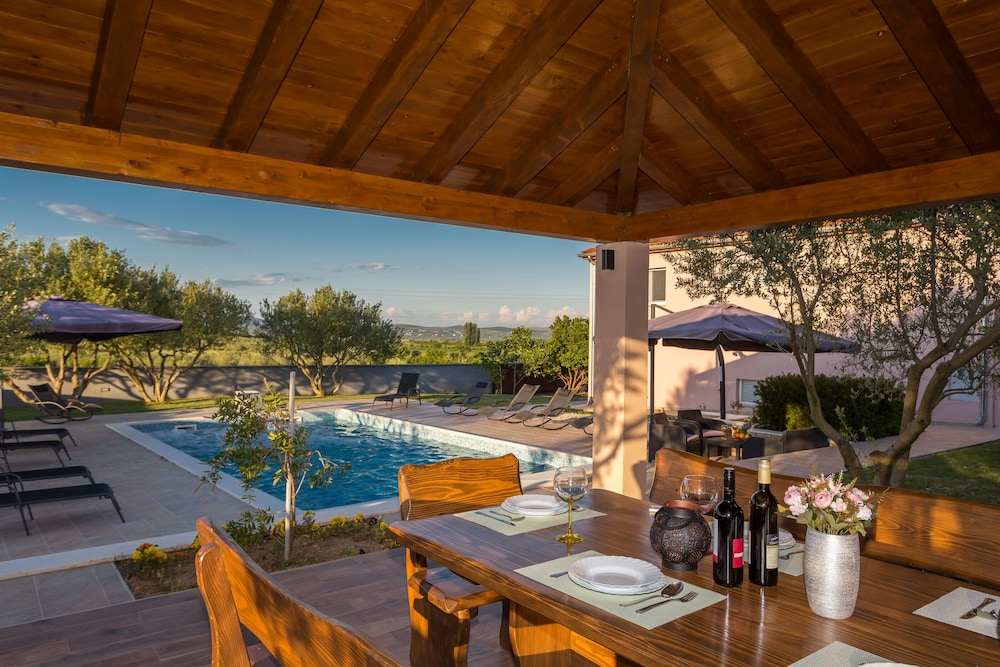 Villa Caper