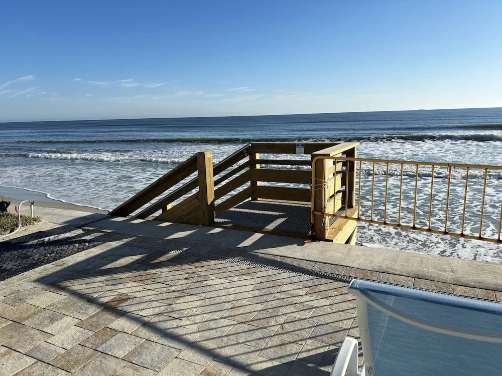 Oceanfront 2 bed 2 Bath Condo New Smyrna Beach