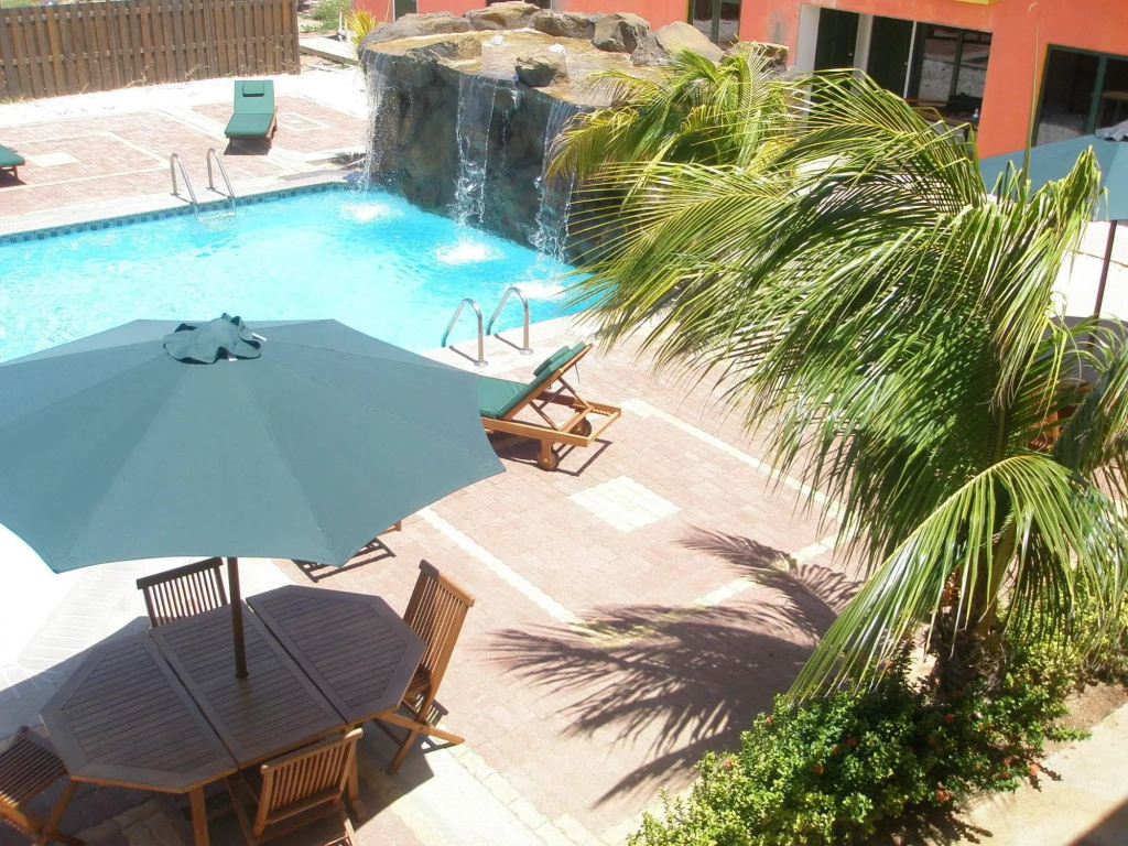 Del Rey Apartments