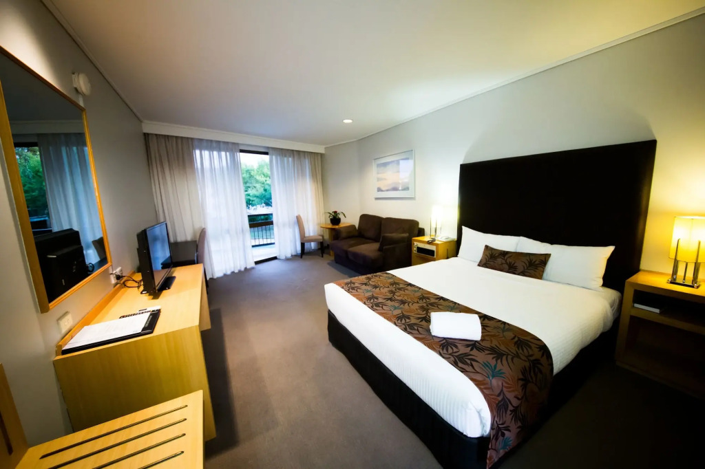 Sandown Regency Hotel & Apartments