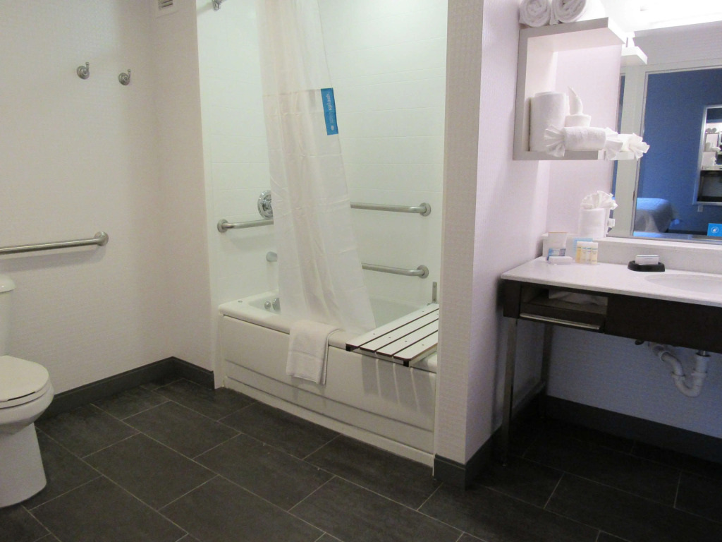 Hampton Inn & Suites Newtown