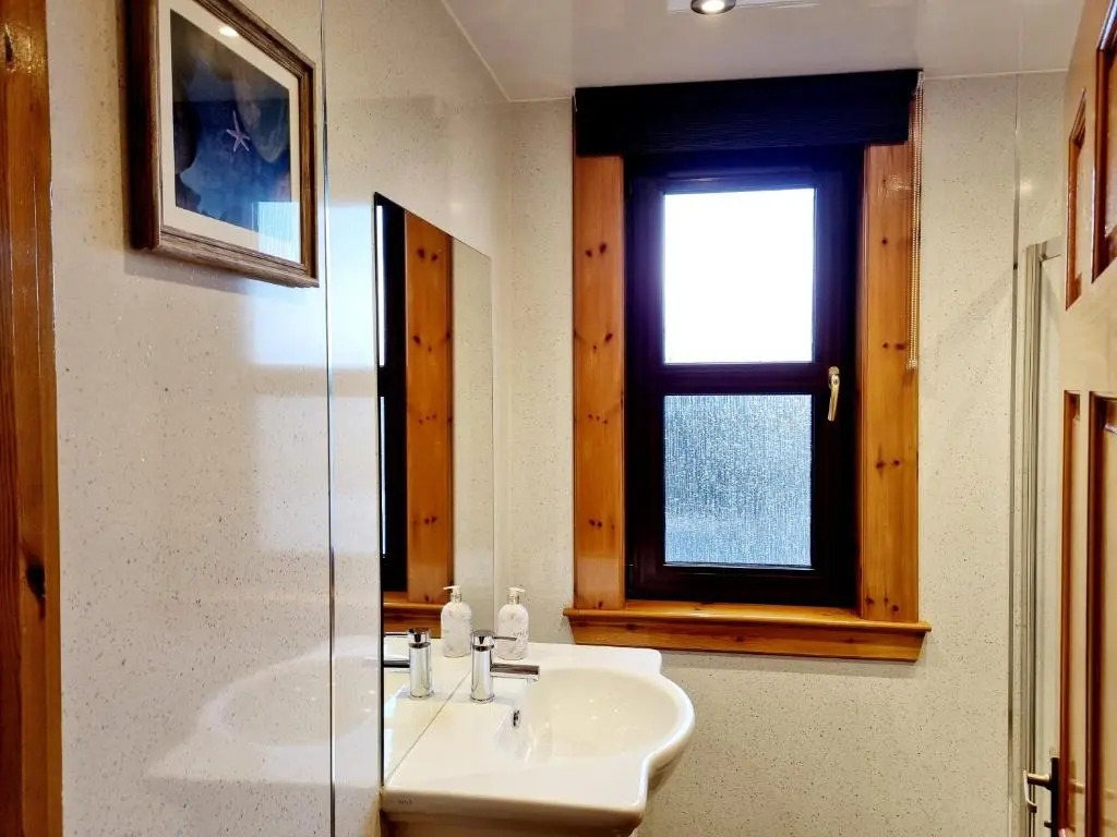Inverness City 3 bedroom house free parking