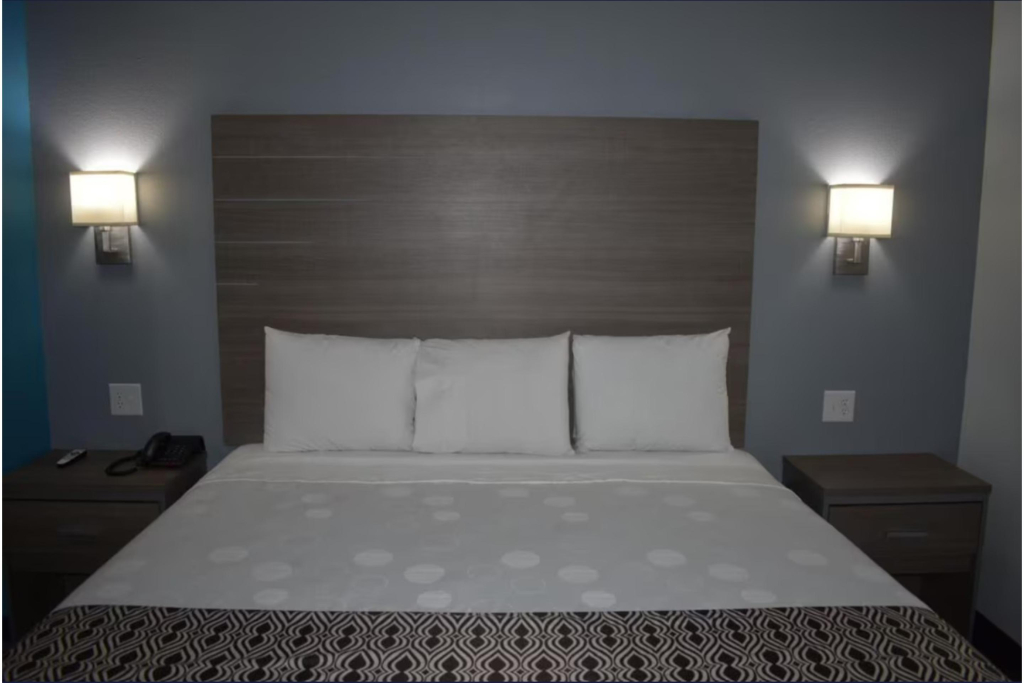 Hotel Royale IAH Airport North Houston I-45