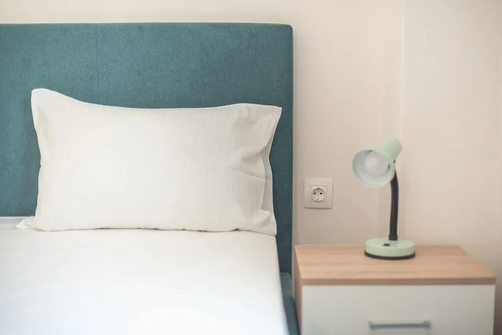 SHARING ROOM IN NEAR THISSIO METRO STATION BY ACROPOLIs