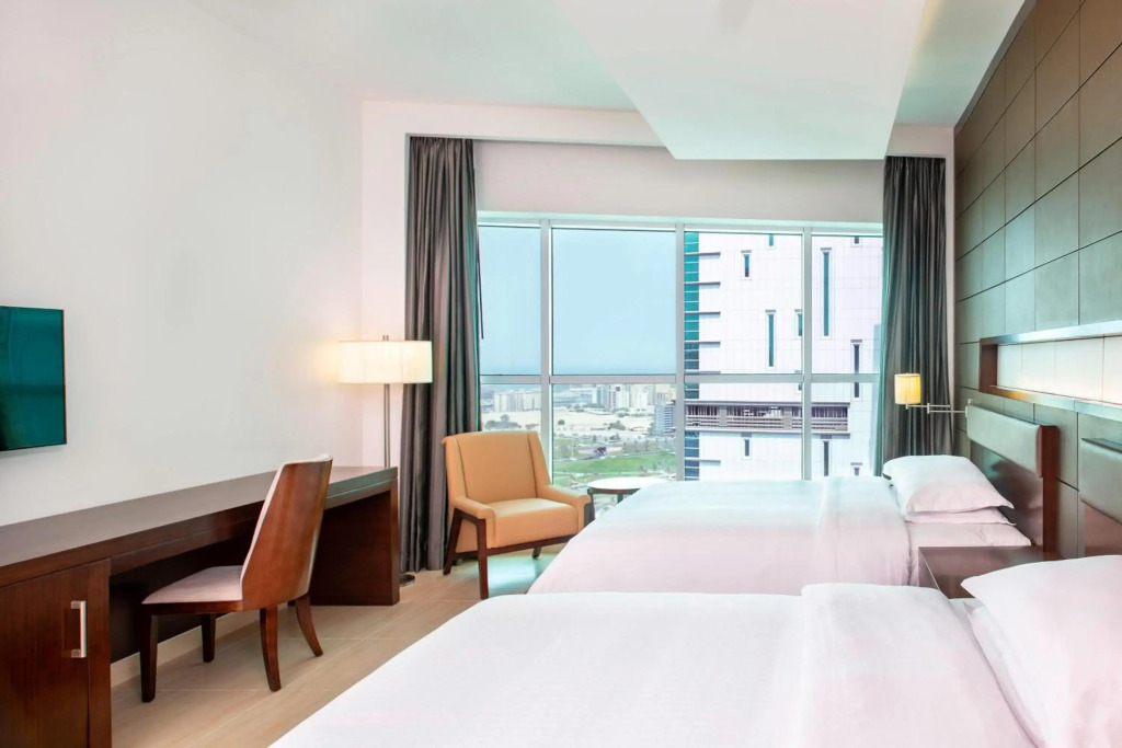Отель Four Points by Sheraton Sharjah