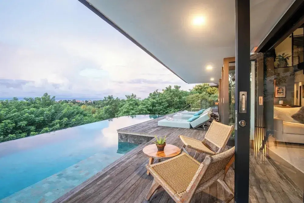 Elegant 6BR Clifftop Villa Near Bingin