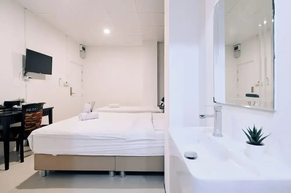 Tori crown hotel