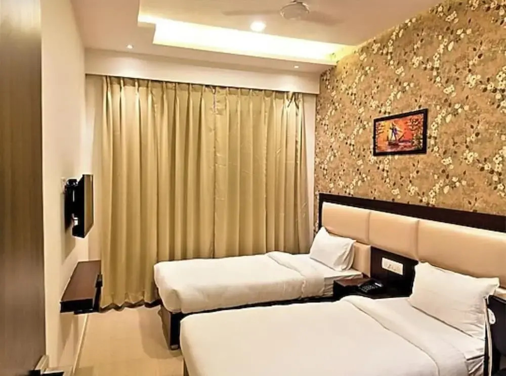 Hotel Golden Crown - 600m to Kashi Vishwanath Temple