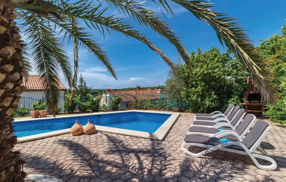 Nice Home in Pula With Wifi and 5 Bedrooms