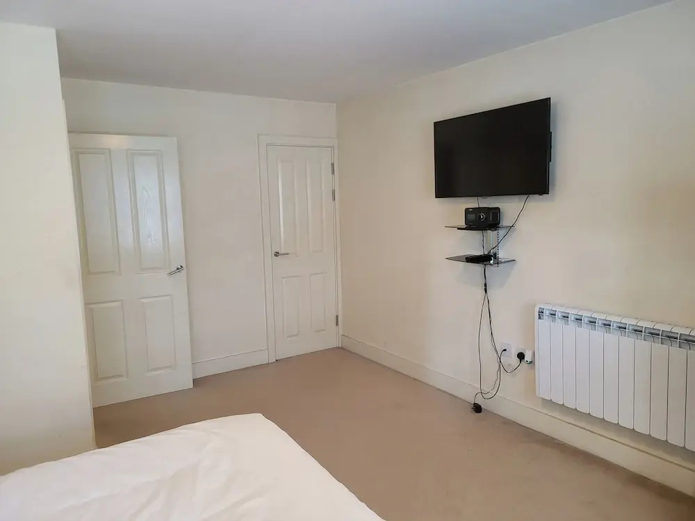 1 Bed Flat - Sleeps 4 - Parking - Wifi