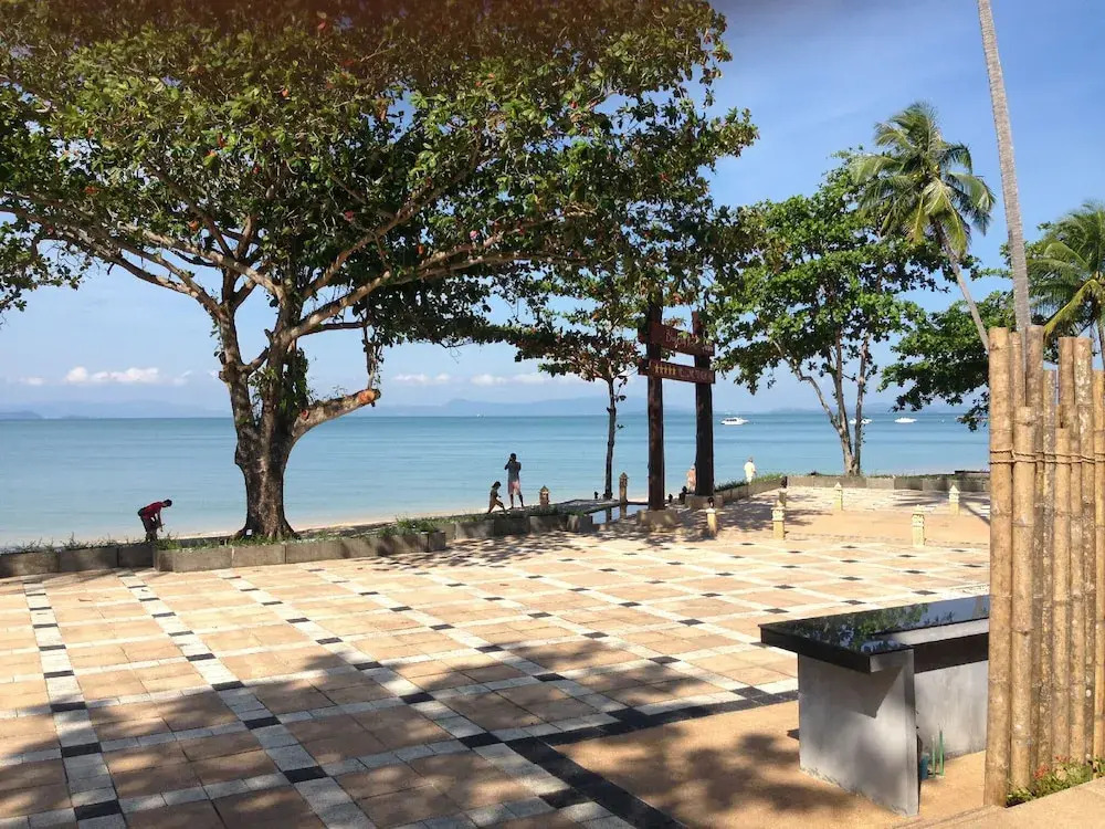 Blue Bay Resort - Access to Pool and Beach-Phuket & Krabi