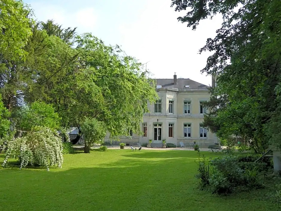 chateau de Pougy