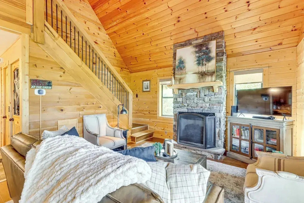 Deck, Panoramic Views: Serene Mineral Bluff Cabin