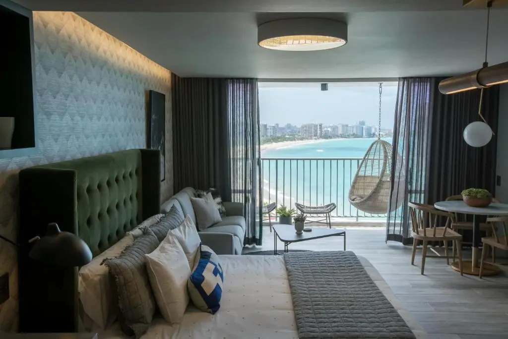 OCEAN VIEW DELUXE SUITE: PVT. BEACH & POOL