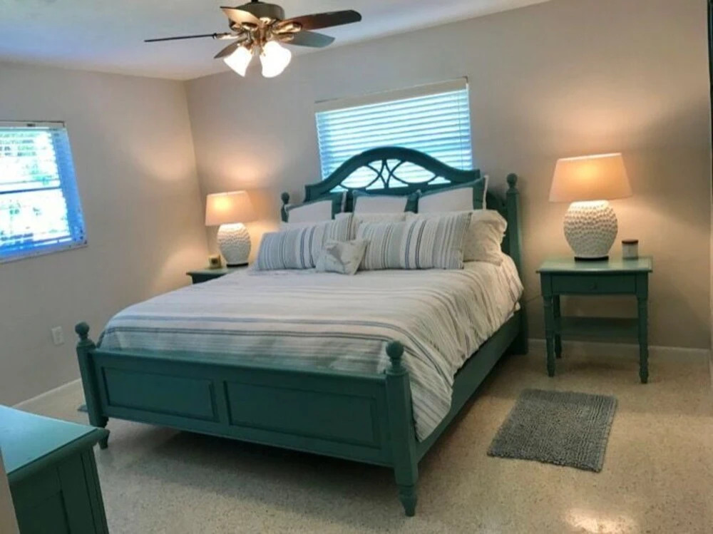 526 72nd St - 2 Br Home