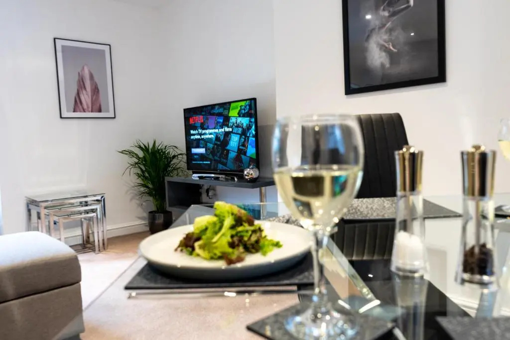 Stylish 2 Bed Apartment, Stunning City Centre Location, with FREE Secure, Gated Parking On-Site & Private WiFi, with Private Entrance & Courtyard Garden & Highly Rated