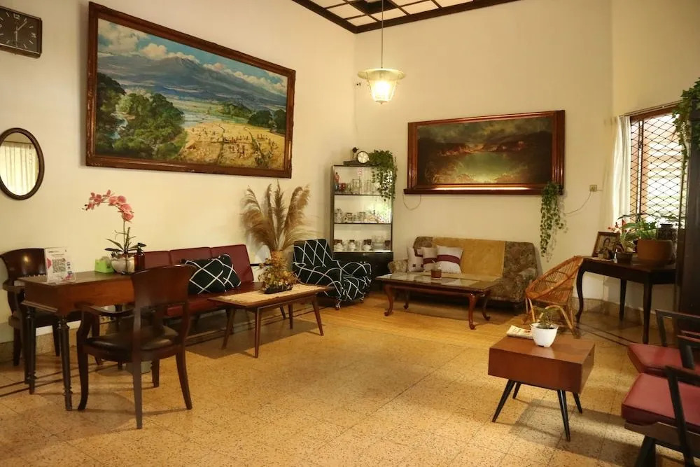 SEMERU HOSTEL MALANG