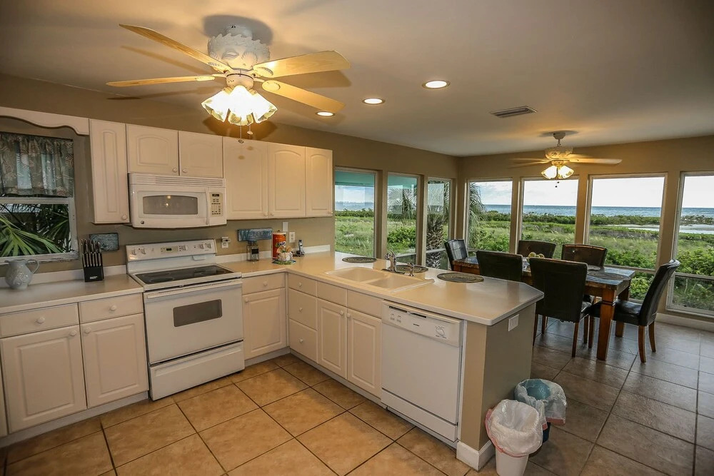 7964 Estero