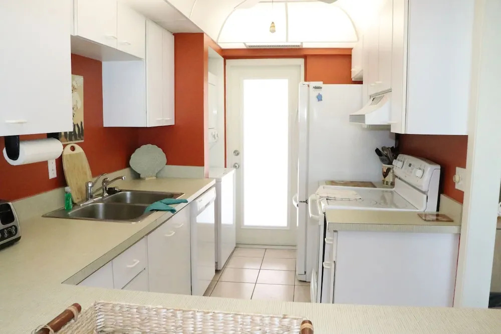 Jamaica Royale T63 - 2 Br Condo