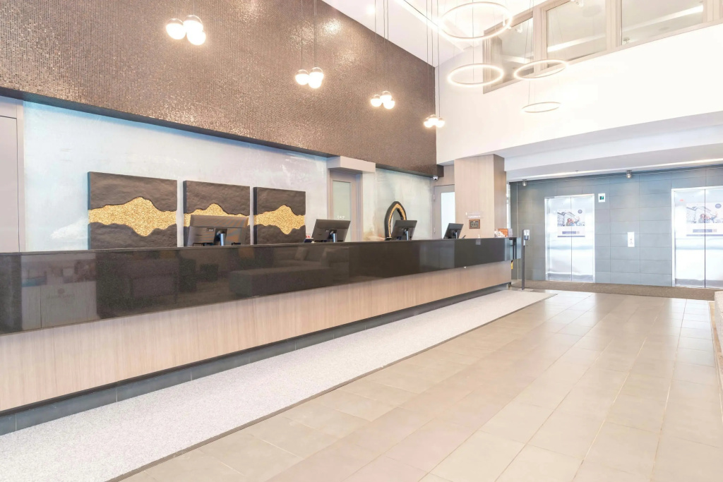 Sandman Signature Toronto Airport Hotel