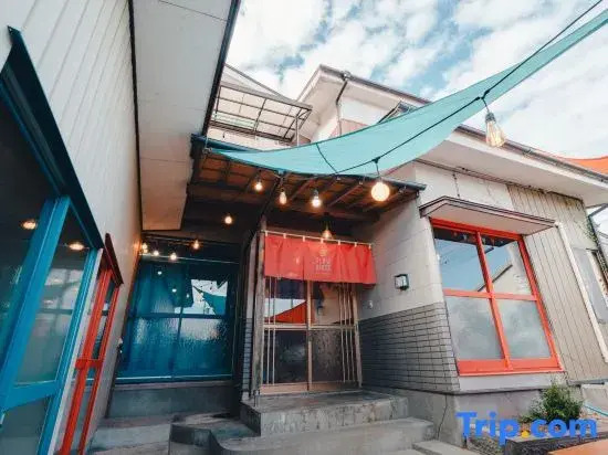 SLOW HOUSE (Mixed dormitory)