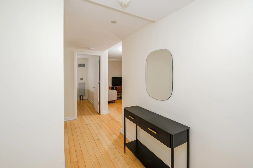 Modern 2BR + 100 Walkscore | Theatre District | Evonify