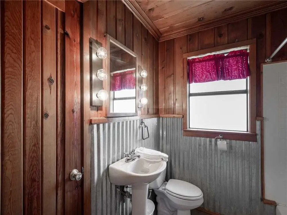 Alpine Cabin, 3 Bedrooms, Hot Tub, Deck, Sleeps 8