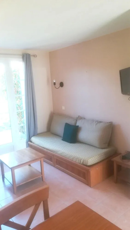 House With one Bedroom in Monflanquin, With Wonderful Lake View, Pool