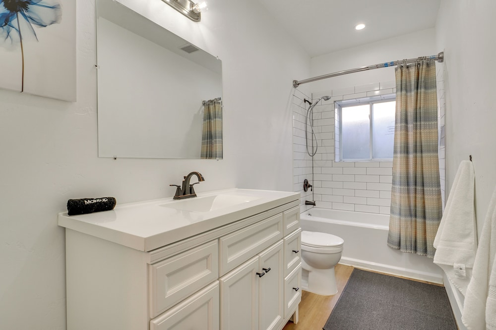 Stunning Peak Views Near Utah Lake! Cozy Getaway