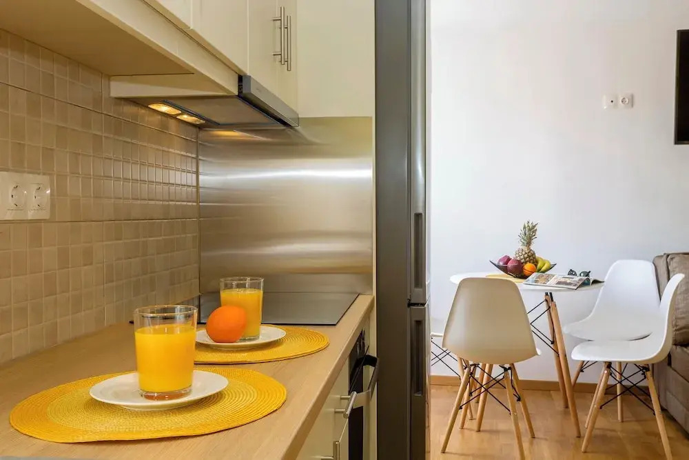 THE CENTRIC Apt. by LOC HOSPITALITY