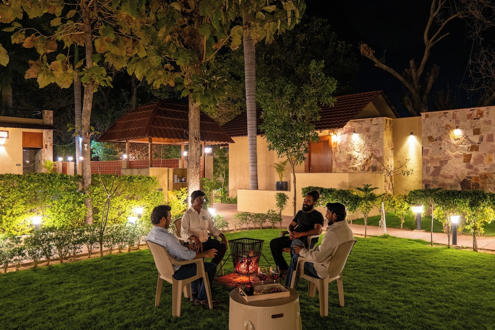 ELIVAAS Tiger Cave Suite with Pvt Pool