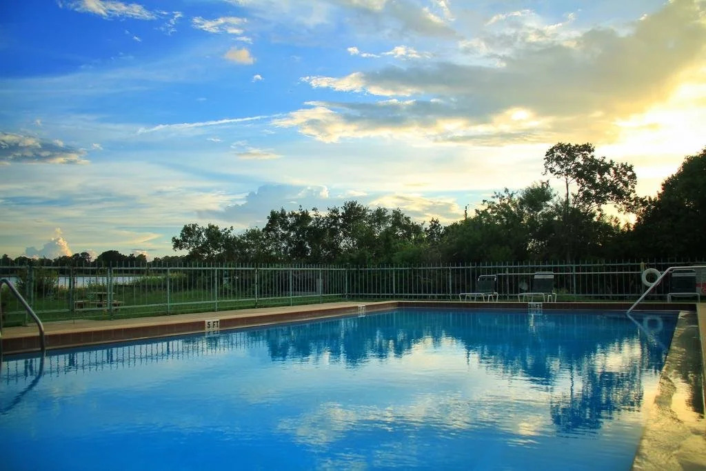 Palm Lakefront Resort and Hostel
