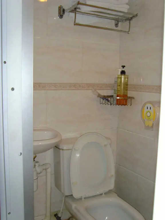 Yue Ka Guest House - 52-54 Argyle Street
