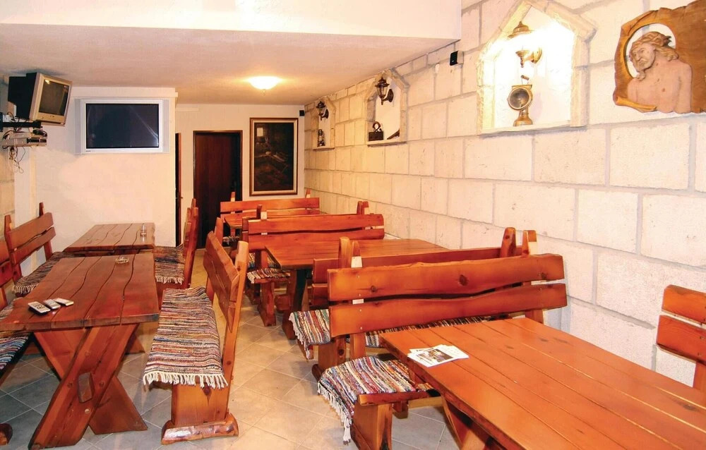 Lovely Home In Podstrana