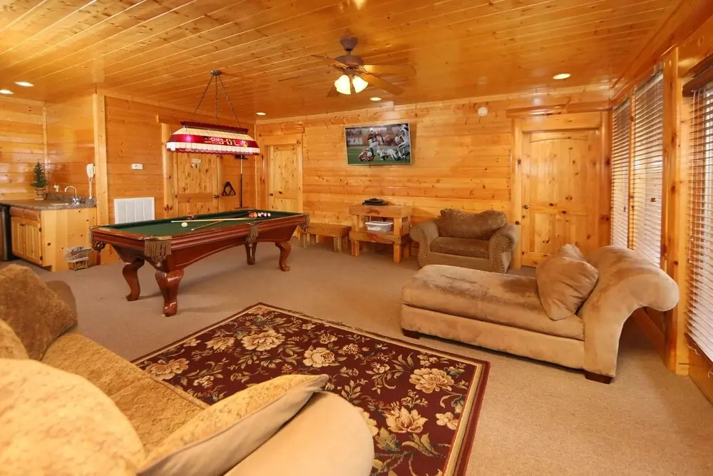 Rising Eagle Lodge - Eight Bedroom Cabin