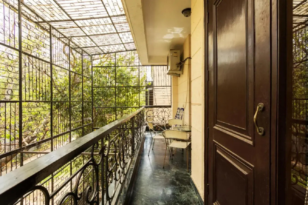Hostie Aarna-4 BR apt near Moolchand/Apollo, S. Delhi