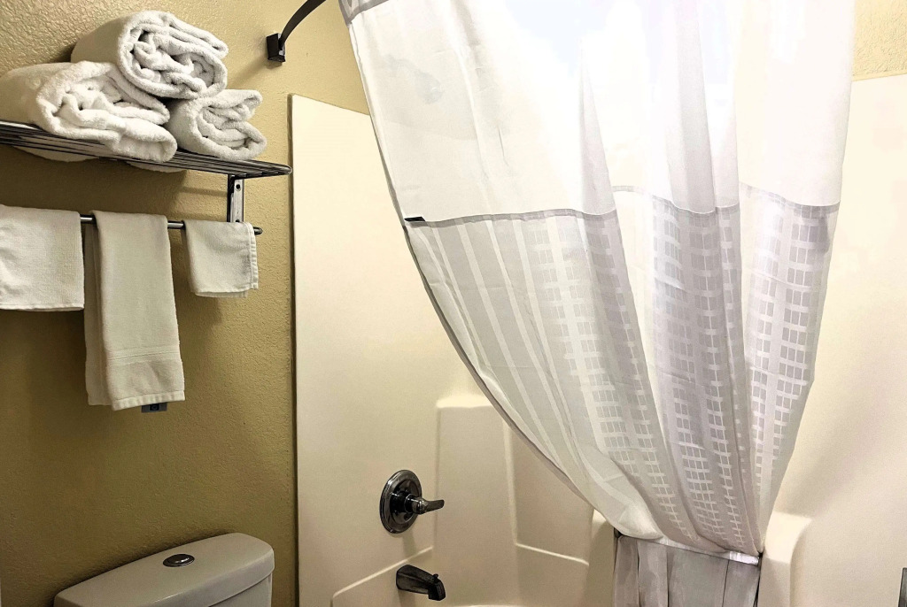Super 8 by Wyndham Indianapolis/NE/Castleton Area