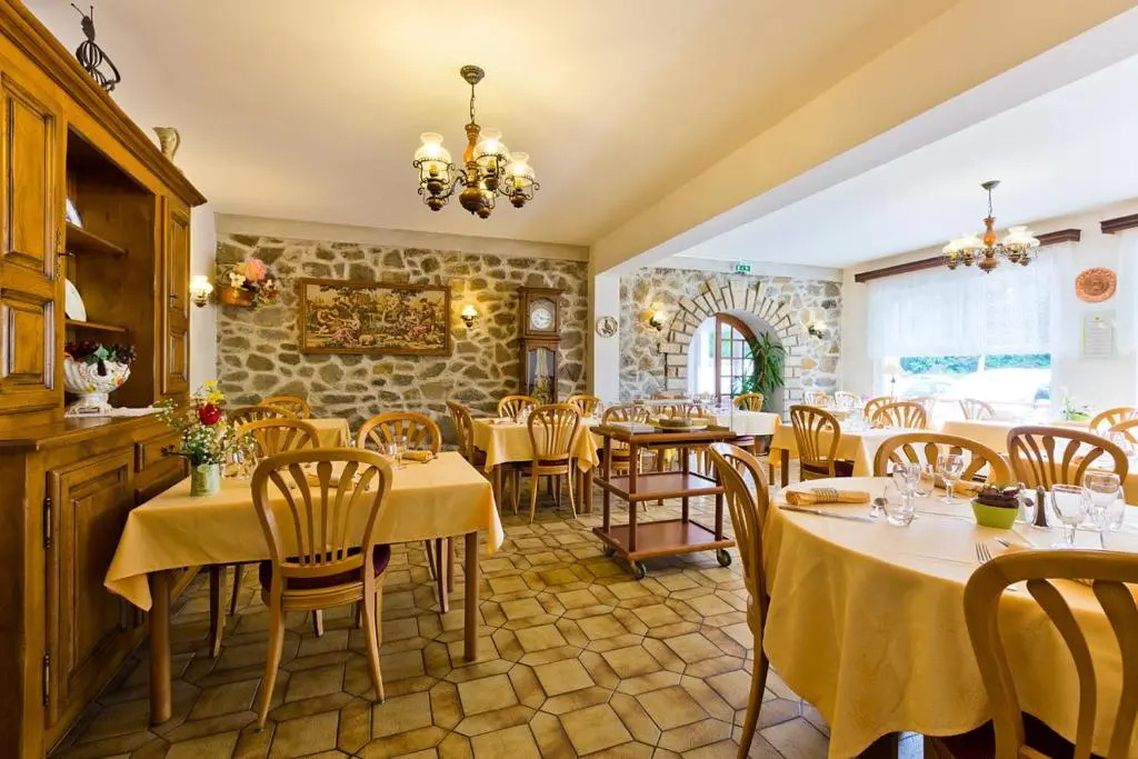 Hôtel Restaurant Le Grillon