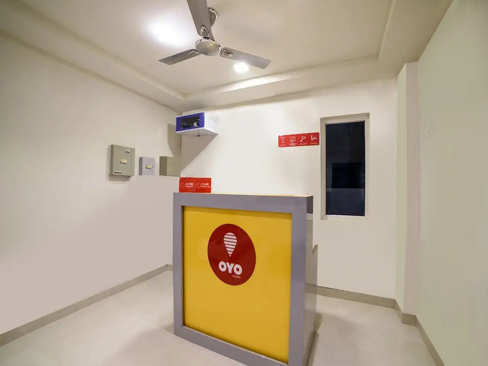 OYO 16606 Iconic Living
