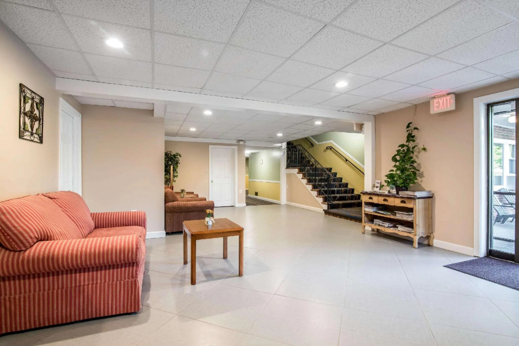 TiltonLodge Inn & Suites