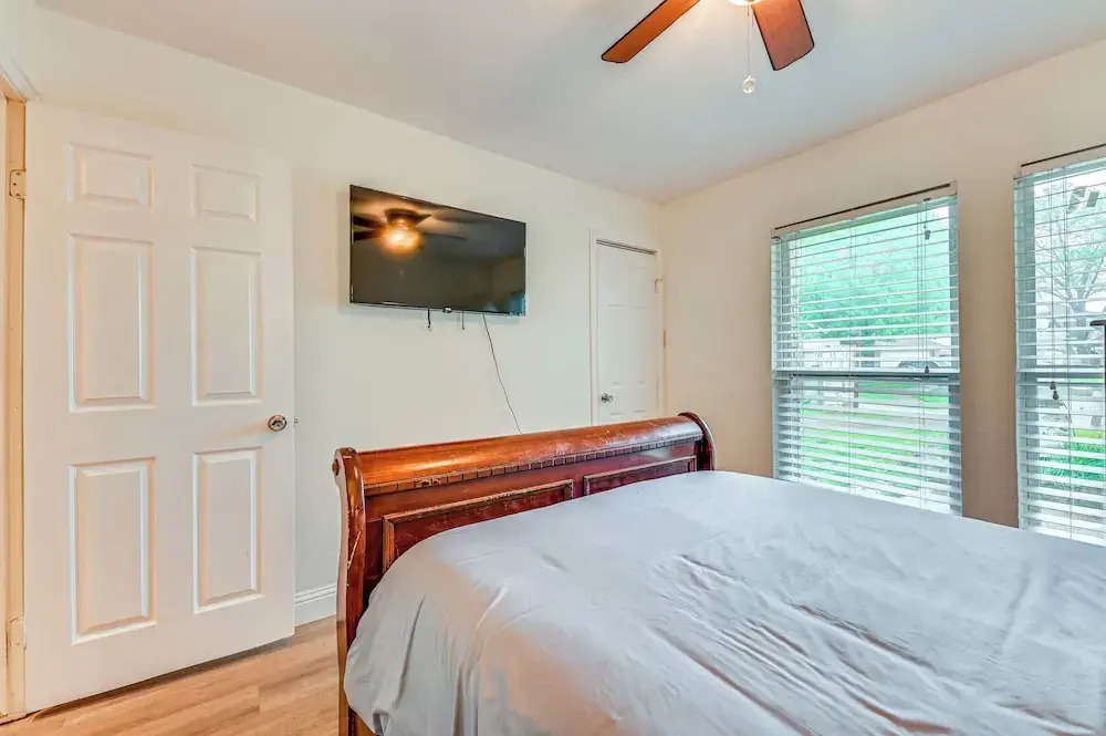 Spacious Family Home w/ Fenced Yard in DFW Area