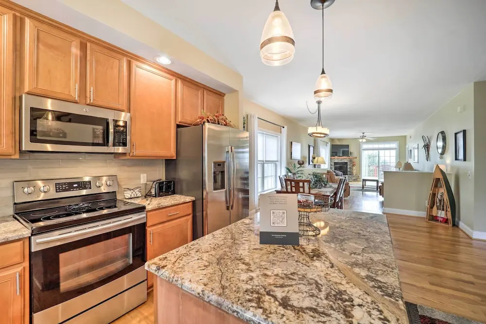 Scenic Views! Ski-in/ski-out Condo in Beech Mtn