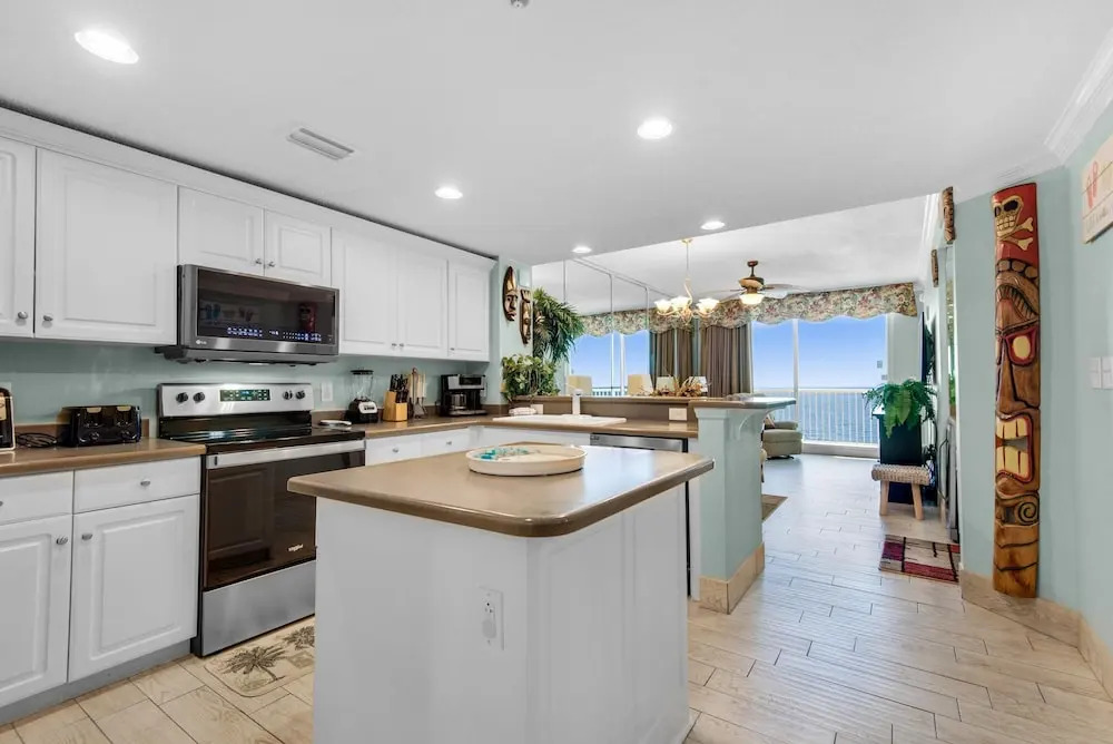 Majestic Beach Towers 2-1305