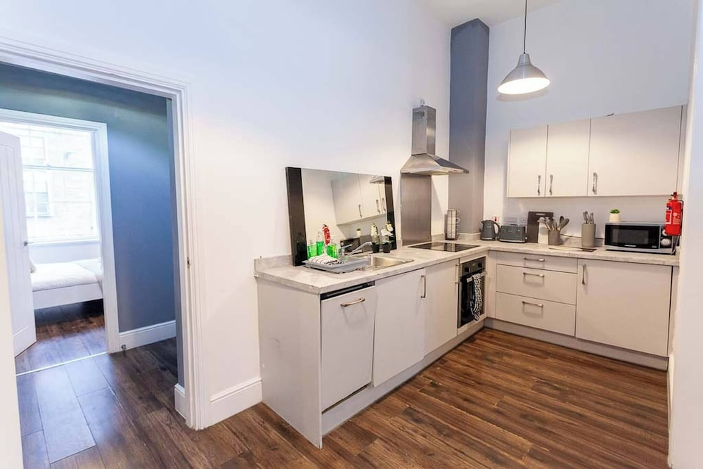 Spacious 2BR -liverpool Central - Walk to Royal Dock, Nightlife & Train Station