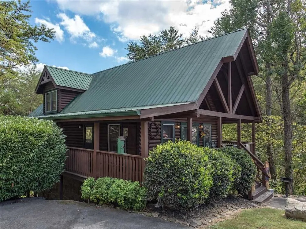 Wilderness Theater and Lodge 3 Bedroom Home with Hot Tub