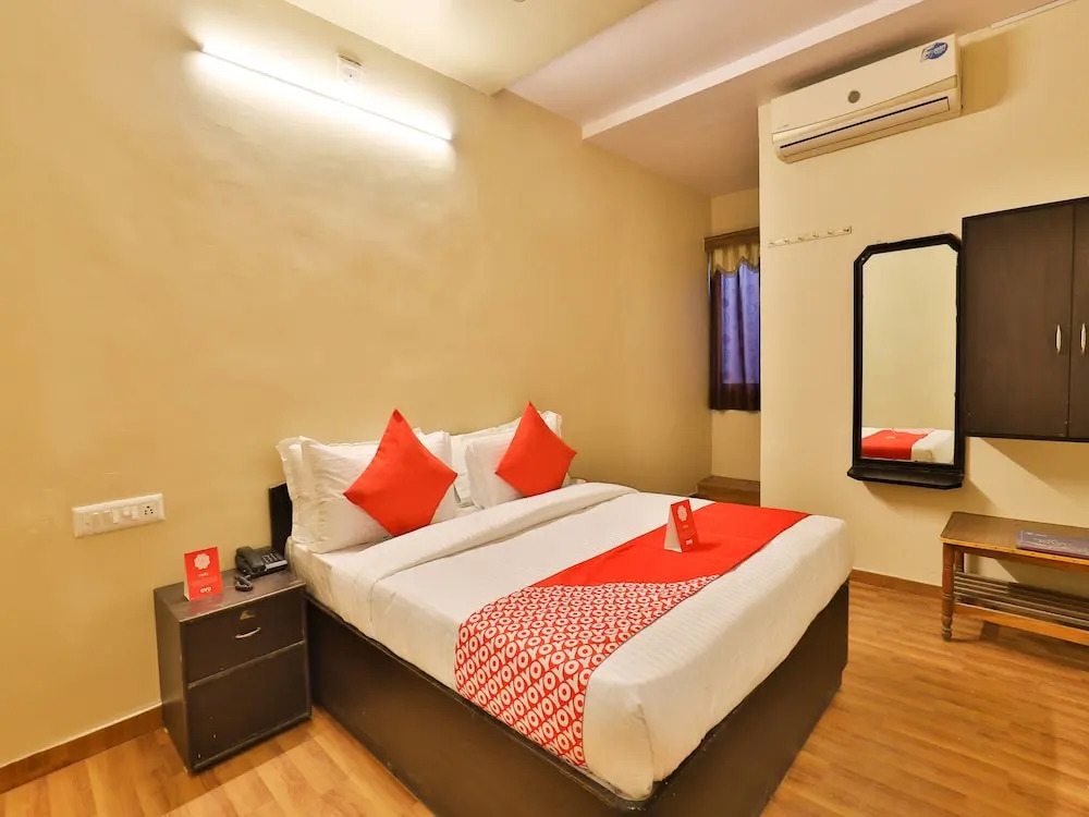 OYO 11427 Hotel Kalyan