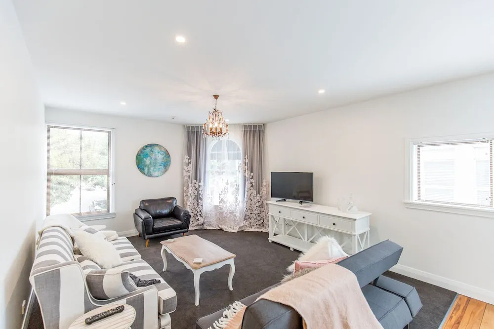 Provincial Apartment 2